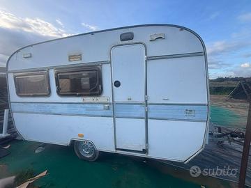 Roulotte con documenti 4,80 mt 4 posti