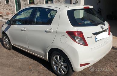 TOYOTA YARIS LOUNGE 5P 1.0