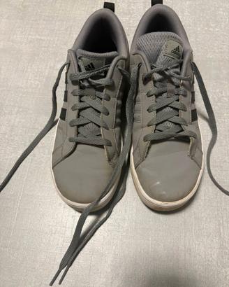 SCARPE ADISAS GRIGIE E NERE N.40