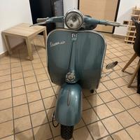 Vespa 150 vbba con pedaliera laterale restaurata