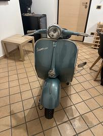 Vespa 150 vbba con pedaliera laterale restaurata