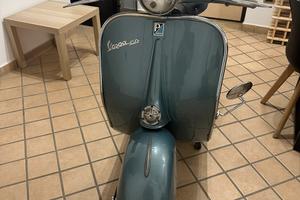 Vespa 150 vbba con pedaliera laterale restaurata