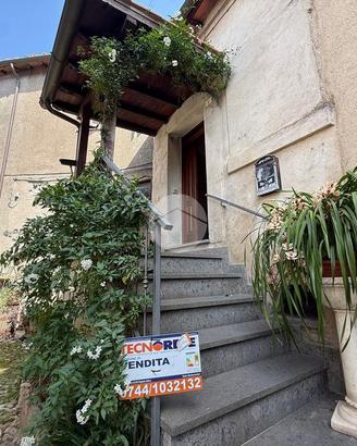 4 LOCALI A COLLEVECCHIO