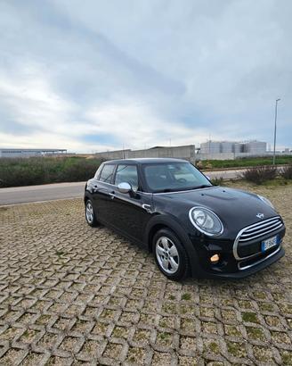 mini cooper D anno 2015  1.5 disel perfetta