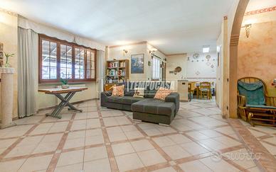4 LOCALI CON TERRAZZO - COMPLETAMENTE RISTRUTTURAT