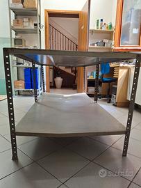 Tavolo da lavoro in metallo