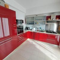 cucina completa di elettrodomestici