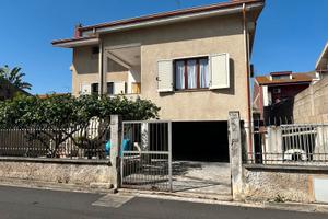 Indipendente bilivelli in zona residenziale