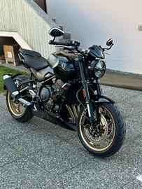 Trident 800