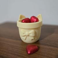 Vaso con fiocco e orecchie