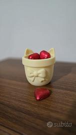 Vaso con fiocco e orecchie