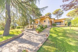 VILLA SINGOLA A GUIDONIA MONTECELIO