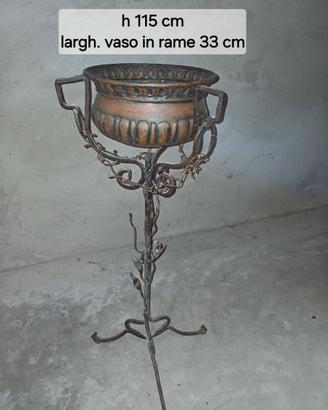 Piantana  in ferro battuto con vaso in rame