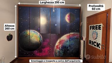 Armadio capiente con decorazione spazio e pianeti