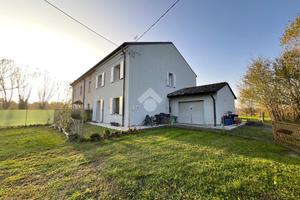 CASA SEMINDIPENDENTE A CONCORDIA SULLA SECCHIA