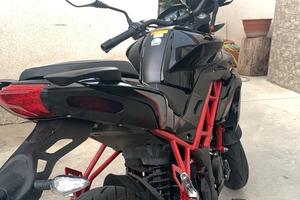 Benelli BN 125 2023-Casco incluso