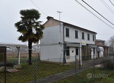 Casa singola con giardino