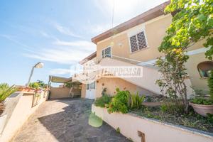 VILLA UNIFAMILIARE CON AMPIO GIARDINO