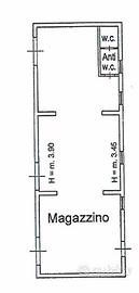 Magazzino con ampio parcheggio di pertinenza