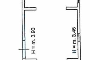 Magazzino con ampio parcheggio di pertinenza
