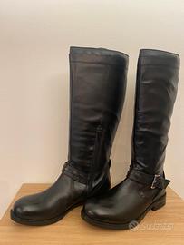 Stivali Bata in pelle