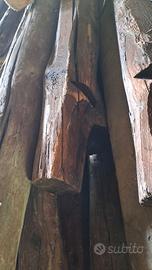 travi antiche di legno in larice