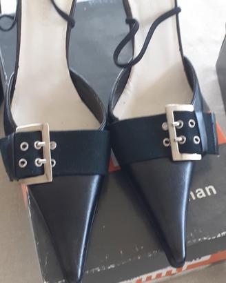 scarpe n.39 nuovissime di colore neri 