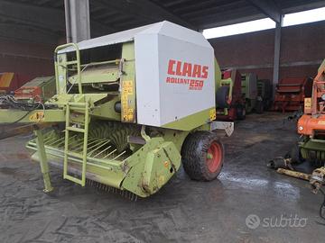 claas rollant 250 con coltelli 