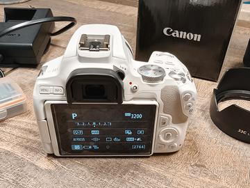 macchina fotografica Canon EOS 250d