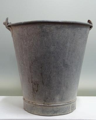 Secchio d'epoca in zinco
