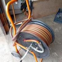 Carrello avvolgitubo in metallo con bobiba tubo