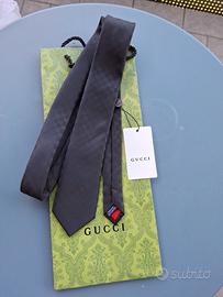 cravatta gucci 