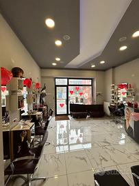 Avviato salone di parrucchiera pronto all' uso