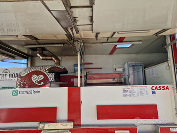 Food truck pizzeria