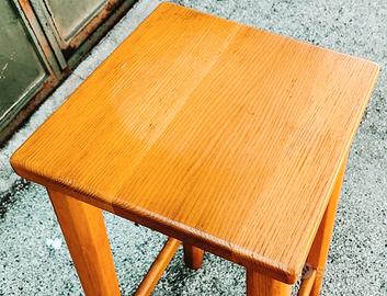 Sgabello alto 80 cm in legno massello mai usato.