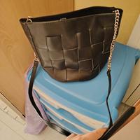 borsa nera a tracolla mai usata