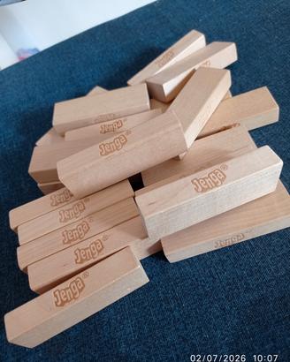 gioco da tavolo 20 Jenga, prodotto da Hasbro.