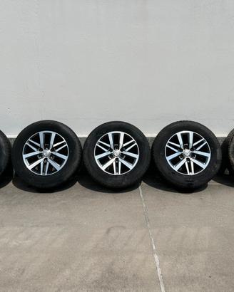5 ruote Toyota Hilux 2017 originali R18