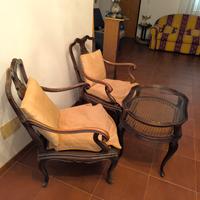 due poltroncine con tavolino