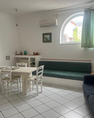 Villino indipendente in zona Ischia porto