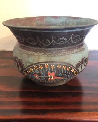 Vaso vintage in metallo decorato
