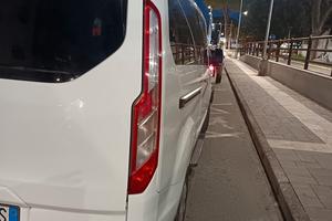 Ford turneo custom pulmino  nove posti