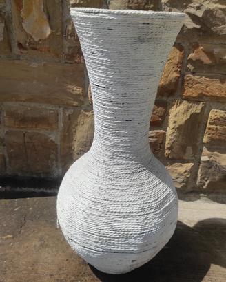 Anfora in vimini e legno da arredo