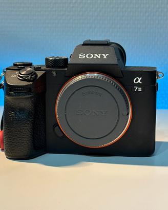 sony A7III + sony FE 35mm f1.8 kit come nuovo