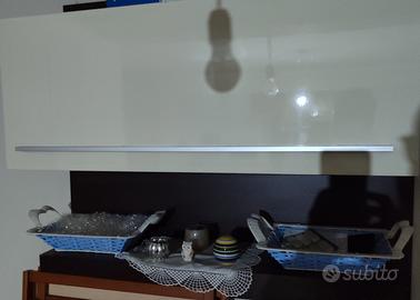 parete attrezzata con base per tv