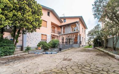 QUADRILOCALE IN VILLA CON BOX DOPPIO
