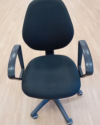 Poltrona ufficio girevole in tessuto nero