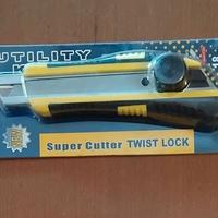 Due coltelli CUTTER con lama mm.18 retrattile