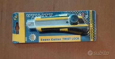 Due coltelli CUTTER con lama mm.18 retrattile