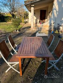 set esterno con 4 seggiole foppapedretti e tavolo